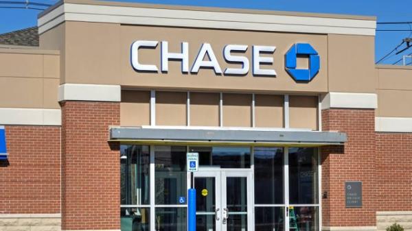 A storefront of a Chase bank location