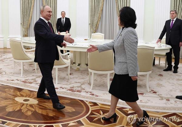 Russian President Vladimir Putin (L) meets North Korean Foreign Minister Choe Son-hui at the Kremlin in Moscow on Jan. 16, 2024, in this Kremlin pool photo by Sputnik via AFP. (Yonhap)