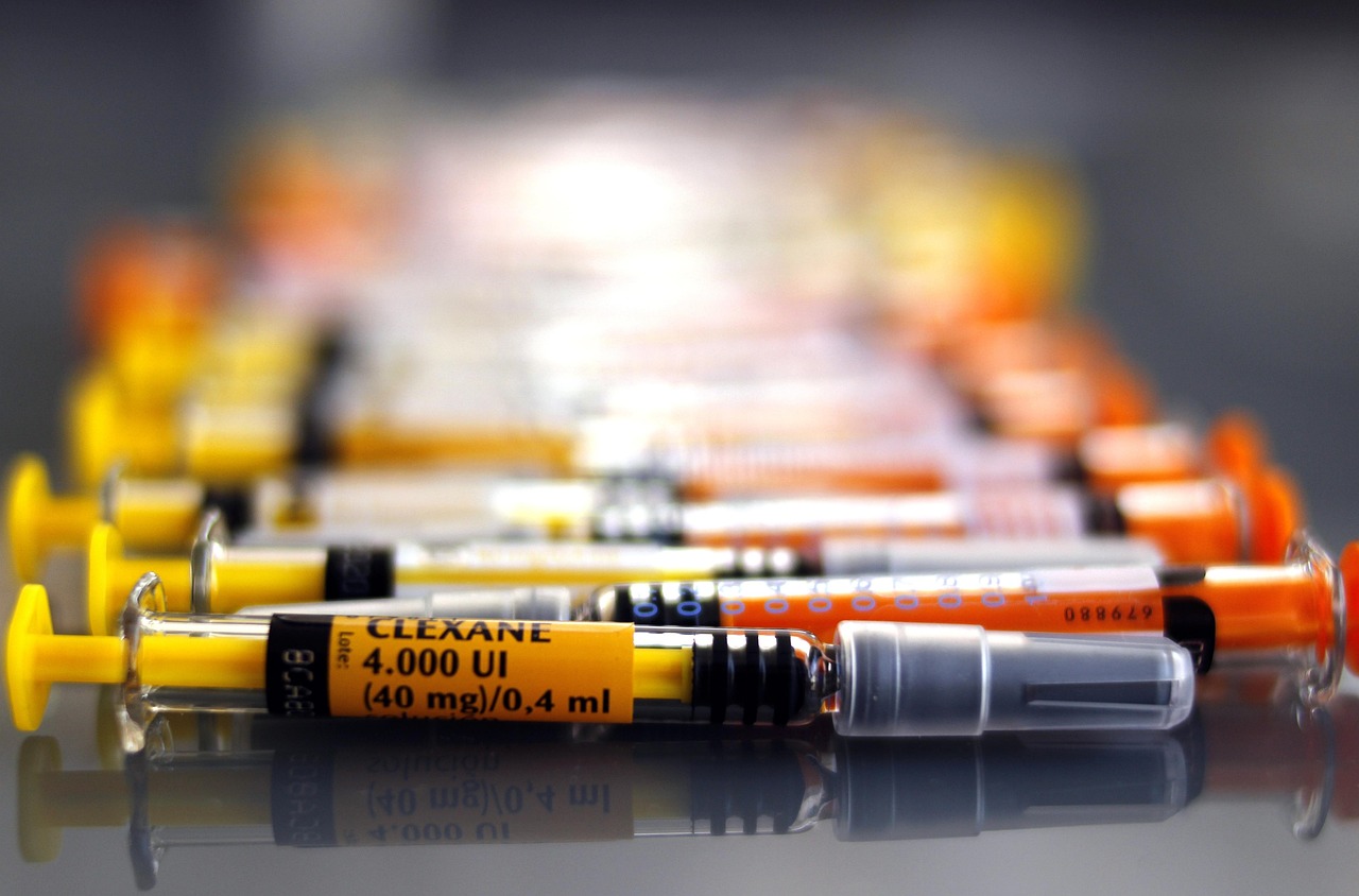 圣诞节前夕，布兰查兹敦牛排馆发生黑帮枪击事件，持枪嫌疑人死亡