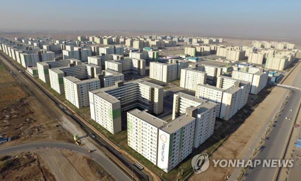 This photo provided by Hanwha Group shows a view of apartment buildings built as part of the Bismayah New City project in Iraq. (PHOTO NOT FOR SALE) (Yonhap)