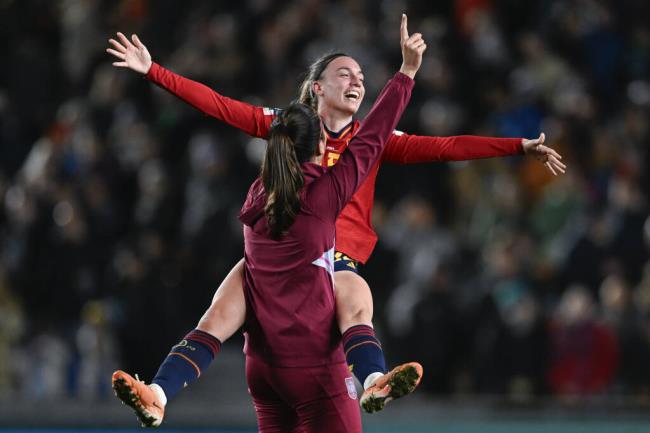 Spain's Eva Navarro, right, celebrates with a teammate after defeating Sweden in the Women's World Cup semifinal soccer match at Eden Park in Auckland, New Zealand, Tuesday, Aug. 15, 2023. (AP Photo/Andrew Cornaga)