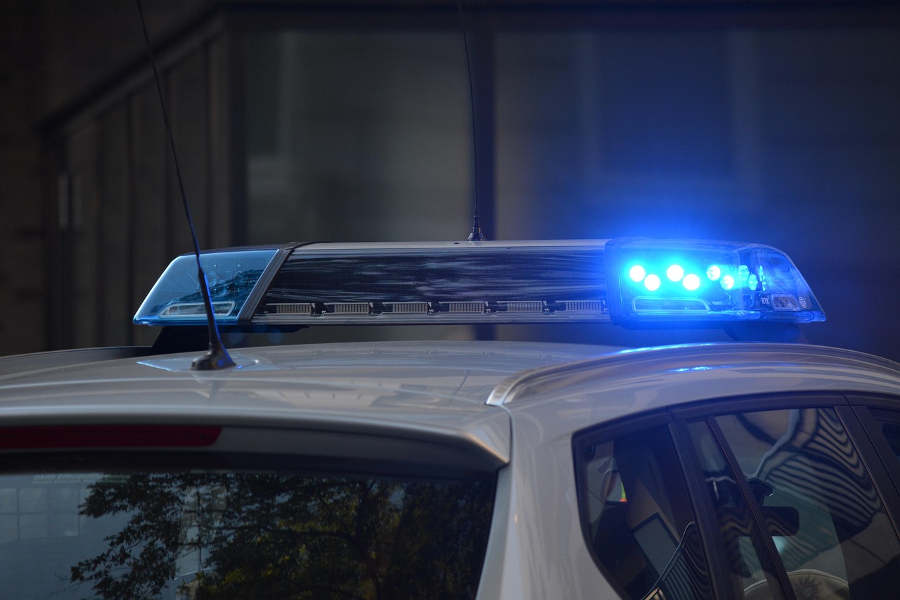 加州警方称，这名警官偷了借记卡，然后去家装店购物