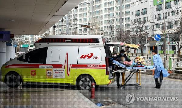 A patient is transported to an intensive care unit at a hospital in the central city of Daejeon on Feb. 24, 2024. (Yonhap)