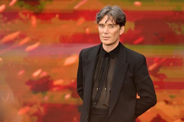Cillian Murphy plays J. Robert Oppenheimer in 