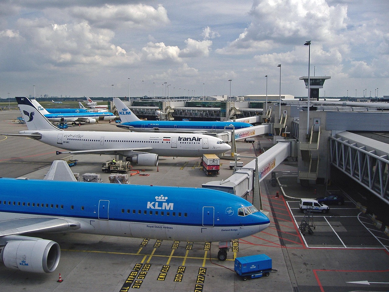 一名乘客随身行李的气味迫使美国航空公司的一架航班紧急降落