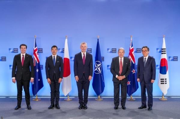 Foreign Minister Cho Tae-yul (R) poses with NATO Secretary General Jens Stoltenberg (C) and other representatives from the North Atlantic Treaty Organization's Indo-Pacific partner countries, in this photo provided by Cho's office on April 5, 2024. (PHOTO NOT FOR SALE) (Yonhap)