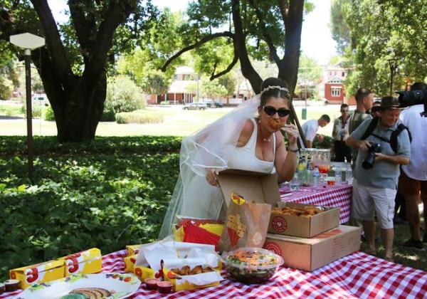 After looking into more lavish wedding-style catering, Sabrina realised it wasn’t as exciting or picnic-friendly.