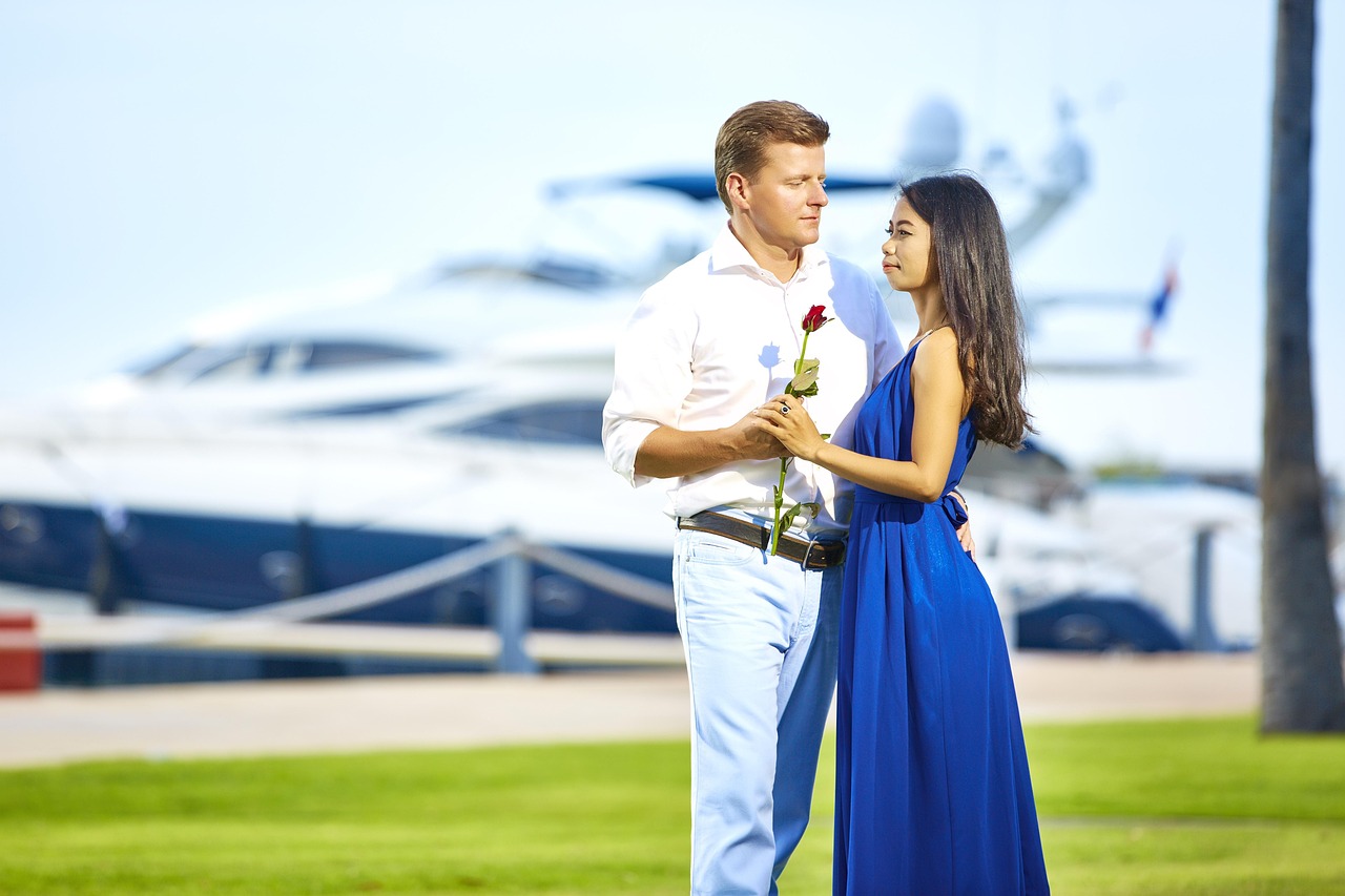 兰迪普·胡德和林·莱什拉姆的婚礼：演员在印帕尔的传统婚礼上发布了第一张照片