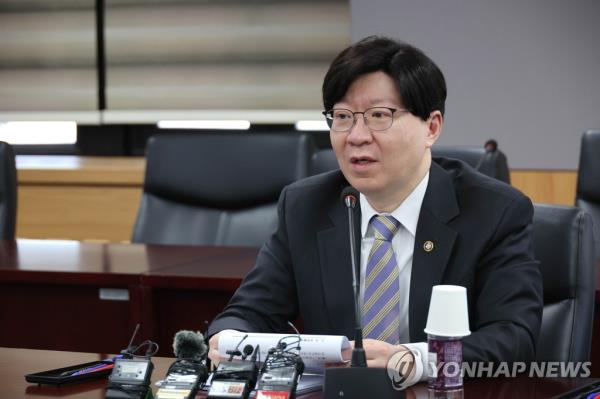 Kim So-young, vice chairman of the Financial Services Commission, speaks at the government complex in Seoul on March 13, 2023, during the first meeting of a task force to help globalize the financial markets. (Yonhap)