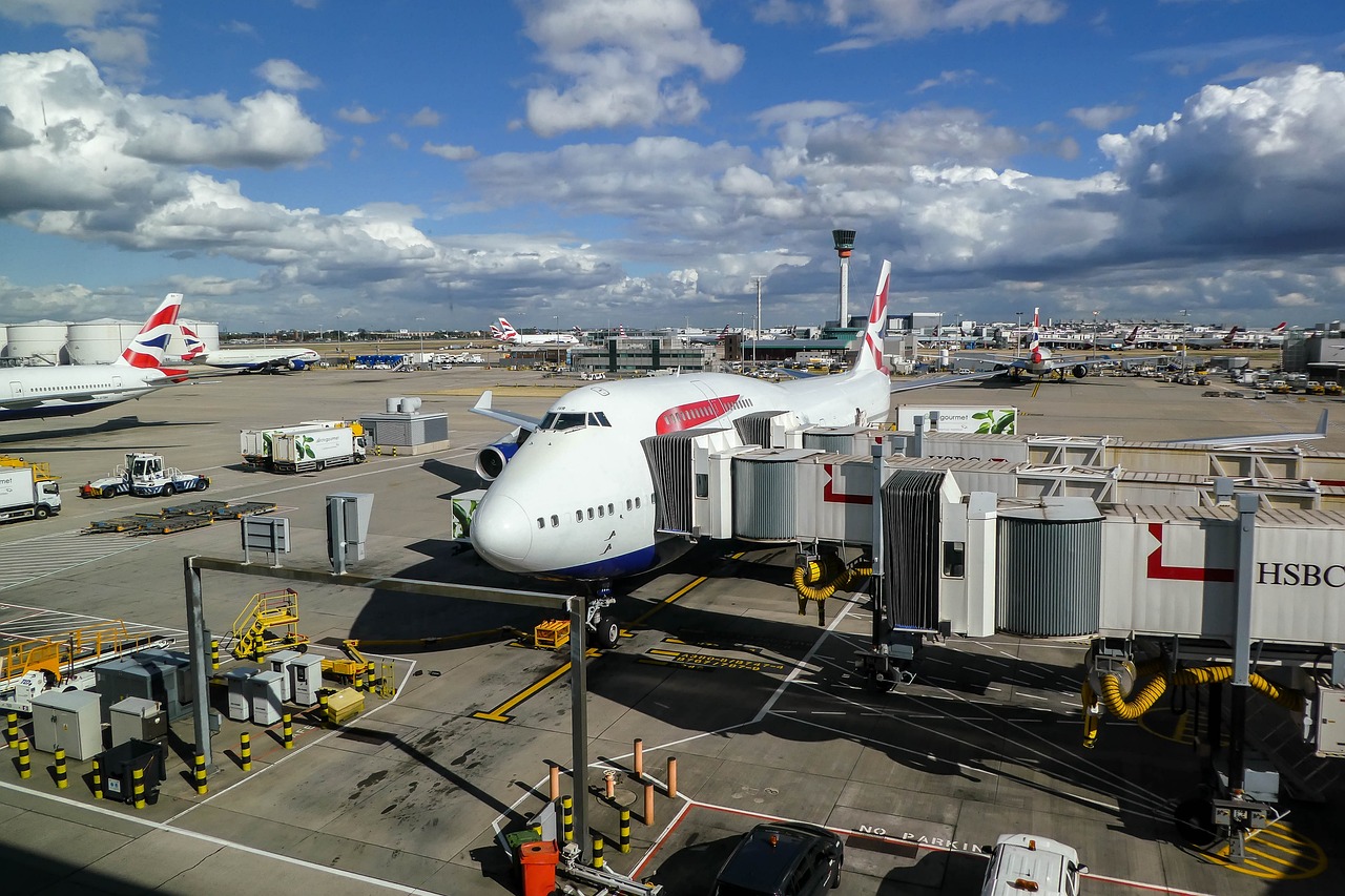 美国航空公司因将乘客滞留在停机坪而被罚款数百万美元