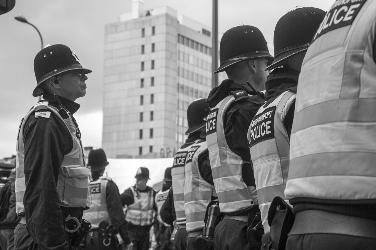 警员射杀黑人后，联邦政府展开民权调查